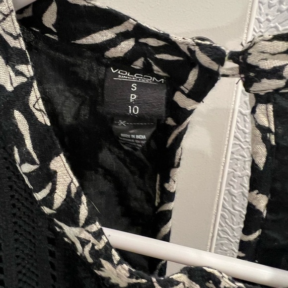 Volcom black and white floral dress size S - Picture 5 of 7